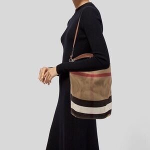 NWOT BURBERRY House Check Ashby Bucket Bag